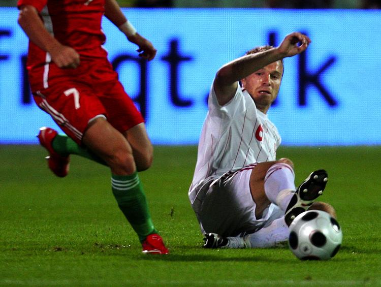 Lars Jacobsen i aktion under landskampen mod Ungarn. Arkivfoto. 