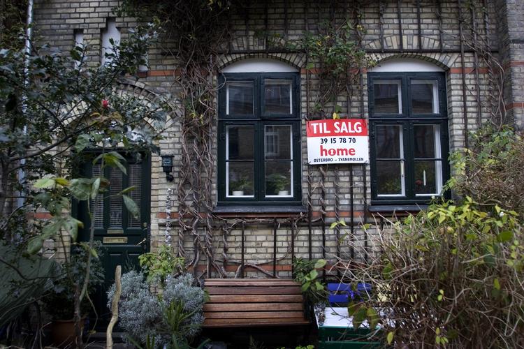 »Det duer ikke at forelske sig i en bolig og kun ville have dén, hvis man vil have gode forhandlingsmuligheder. Så kommer du til at betale for meget«, siger en forhandlingsekspert. 