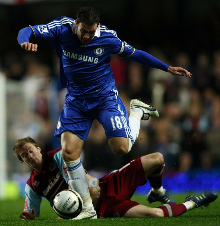 Wayne Bridge i aktion for Chelsea, hvor han kun er reserve for Ashlet Cole. Arkivfoto. 