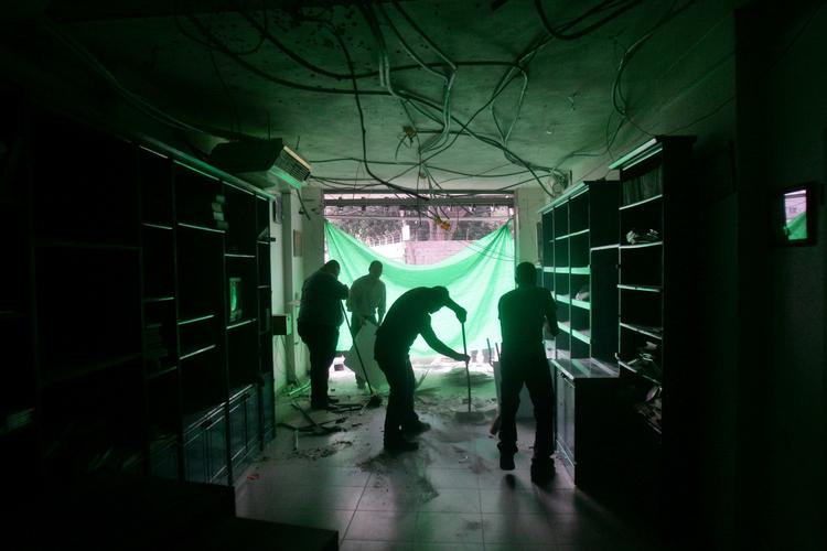 Dette var engang en computercafe i Gaza. Nu er stedet bombet af Israel. Netop Israel er selv under beskydning - i cyberspace. 