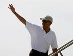 Juleferien er slut - Obama vinker på vej ind i flyet fra Hawaii og tilbage til Chicago. 