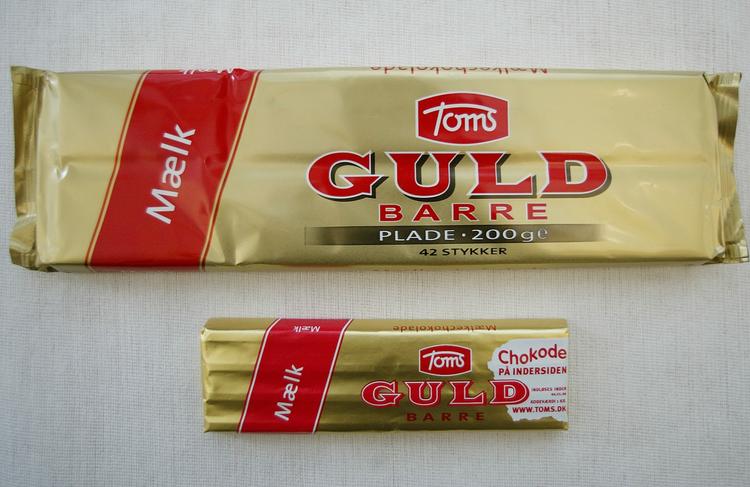 Det er blandt andet det, der står på den klassiske guldbarre fra Toms, som har fået Forbrugerrådet til at klage. 