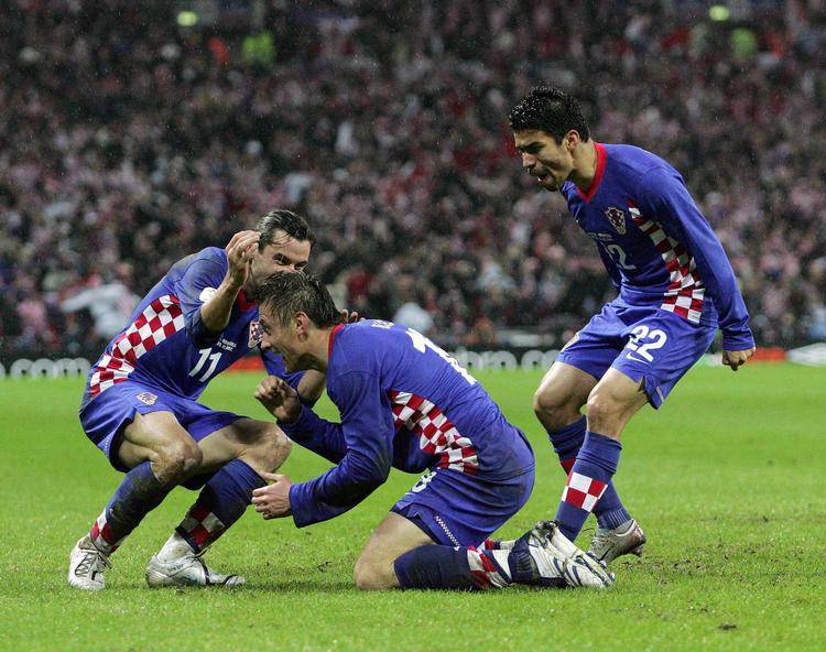 Kroatiens Ivica Olic under EM i fjor, hvor han fejrer en scoring. 