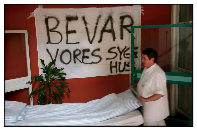 Omlægninger på sygehusområdet har altid medført uro. Billedet er fra 2002, hvor lokale kæmpede for at bevare sygehuset i Grenaa. 