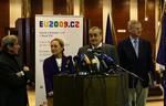 EU sender en delegation til Mellemøsten. Den består af (fra højre) Sveriges udenrigsminister Carl Bildt, Tjekkiets udenrigsminister Karel Schwarzenberg, EU's udenrigskommissær Benita Ferrero-Waldner og den franske udenrigsminister Bernard Kouchner. 