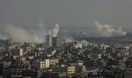 Mens krigen raser i Gaza sidder masser af palæstinensere på Vestbredden og er bekymrede for deres familiemedlemmer i Gaza, som de ikke kan komme i kontakt med. 