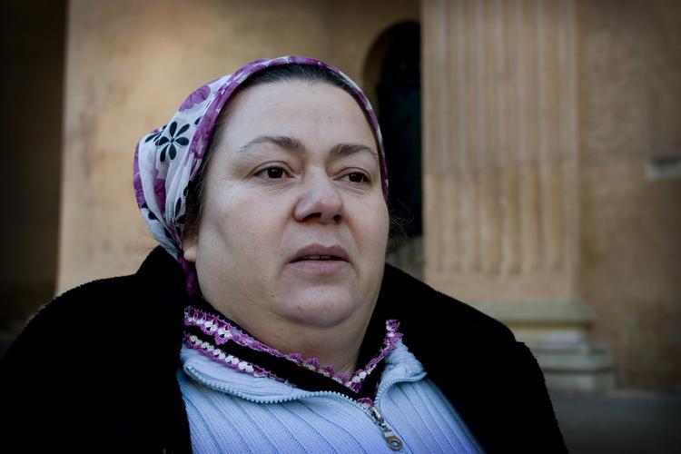 Meninsgløs vold. Gülsem Utzun, mor til det dræbte avisbud, forklarer foran byretten i København, at hun ikke finder nogen undskyldning for drabet på hendes søn. 