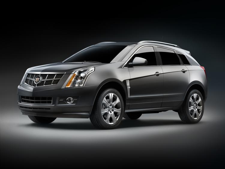 Amerikanerne kan købe den nye Cadillac SRX senere på året. Bilen kommer også i en næsten identisk Saab-version. 