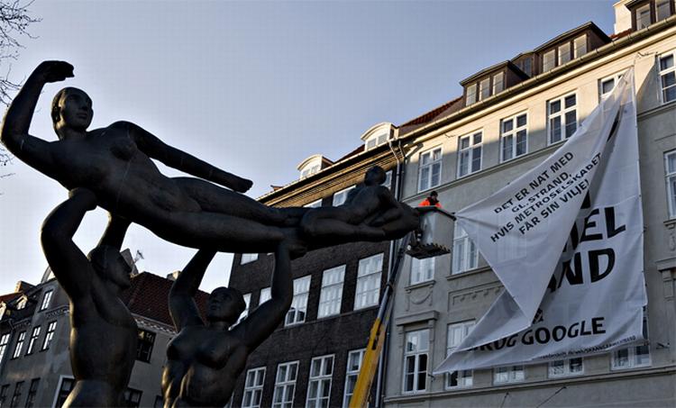 »Få så det banner ned!« lyder det i en varselsskrivelse fra kommunen. Beboerne på Gammel Strand er rasende. 