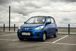 Minibilen Hyundai i10 til 108.000 kroner får snart forbedret sit sikkerhedsudstyr. Mulige købere bør derfor vente på den nye model, der kommer til februar. 