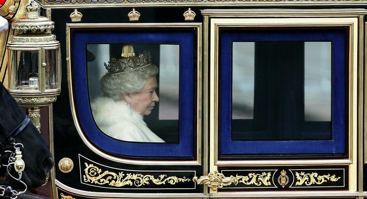 Dronning Elisabeth giver den kolde skulder til finansverdenen. 