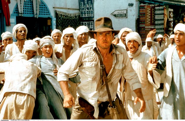 action. Indiana Jones (Harrison Ford) i Foto fra 'Jagten på den forsvundne Skat'. Originalmusikken til den og de øvrige tre film er nu udgivet samlet på cd. Foto: Cinetext 