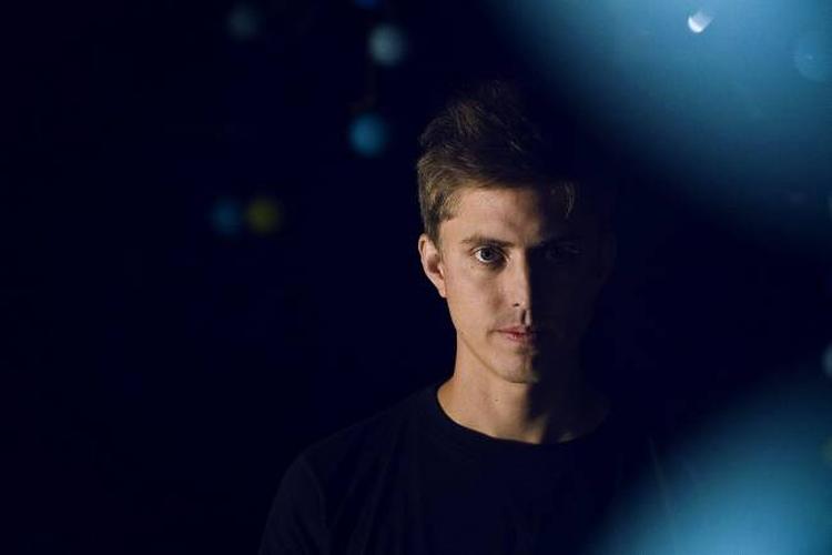 Rumpistol er 30-årige Jesper Berents Christiansens enmandsband. På sit nyeste album har han  ladet rumpistolen med intensitet og  elektroniske kompositioner, der med  forbløffende variation folder det ene  musikalske landskab efter det andet ud. Foto: Rump Recordings 
