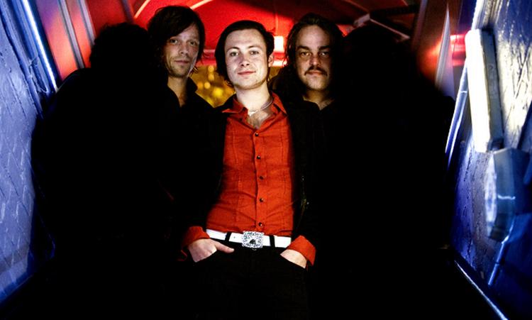 Bandet 'The Good The Bad' spiller gratis på Jolene til åbningsfesten for torsdags-rockklubben Johnie. 