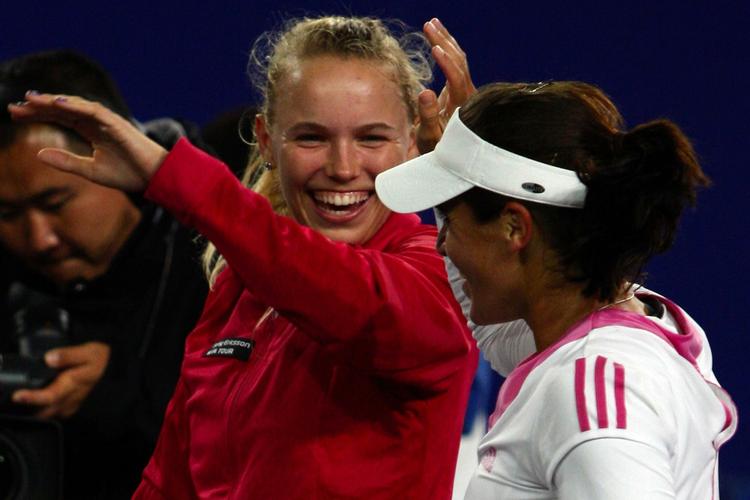 Caroline Wozniacki og Anabel Medina Garrigues vandt sidste år en doubleturnering sammen. I Auckland er spanieren den hidtil højest rangerede taber i singleturneringen. Arkivfoto. 