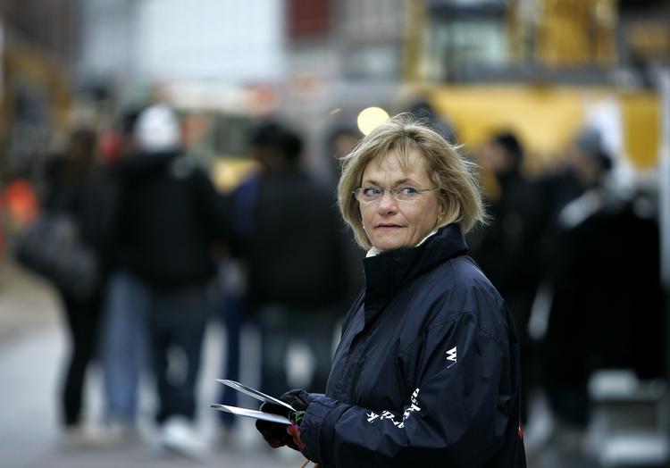 Pia Kjærsgaard på valgturne i 2007 - her på gågaden i Kalundborg. Det lykkedes partiet at samle stemmer, men ikke økonomiske bidrag i større stil. 