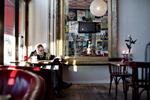 Behageligt. På Den Røde Hund er kvaliteten på brunchtallerknen i orden og størrelsen prangende. Og med den elskværdige betjening er cafeen på Nørrebrogade et rart sted at søge hen. Foto: Miriam Dalsgaard 