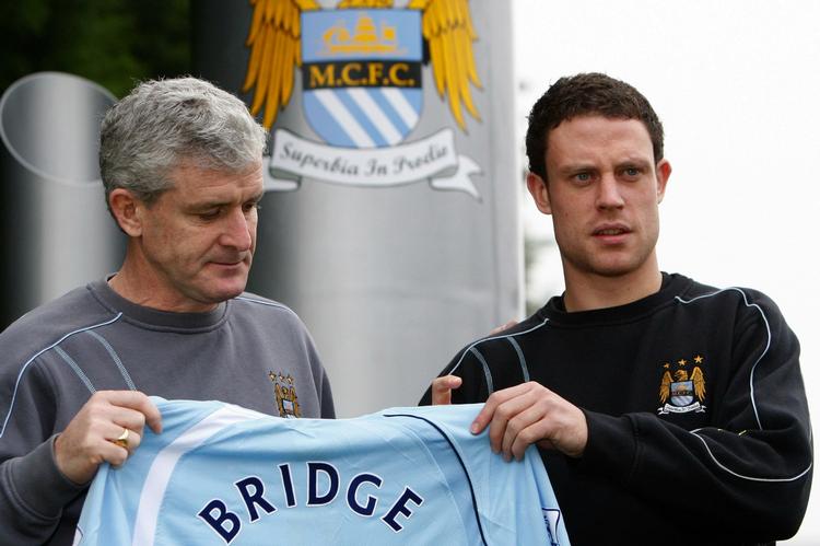 Mark Hughes måtte sidste uge slippe 10 millioner pund for Chelsea-reserven  Wayne Bridge. 