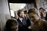 SF's formand, Villy Søvndal, forsøgte i dag at true sig ind i forhandlingerne om den nye bankpakke, men DF's Kristian Thulesen Dahl har nedlagt veto. Her er de to fotograferet  ved Folketingets åbning i 2007. 