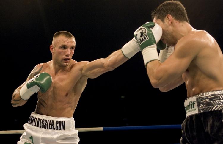 Mikkel Kessler sætter et stød ind på Markus Beyer i kampen, som danskeren vandt på knock-out. Arkivfoto. 