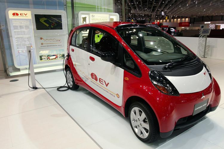 Mitsubishi Miev er et godt bud på en elbil, der er tæt på opfylde  moderne bilisters krav – også til sikkerhed og komfort. Den skulle være klar til drift i begrænset omfang i Japan allerede i år. 