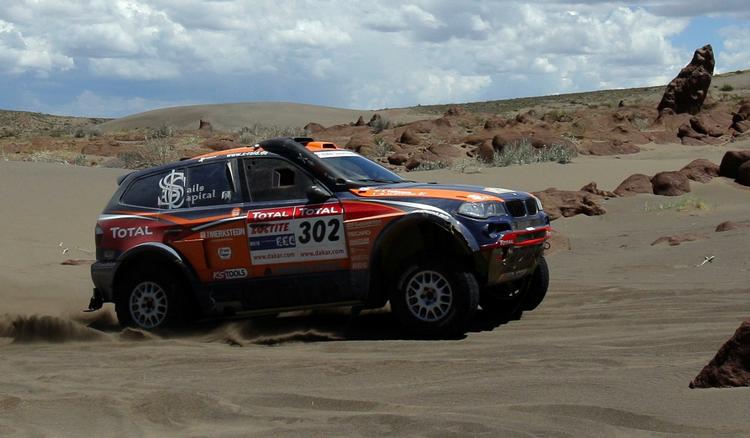 Motorproblemer i Nasser Al-Attiyahs BMW og en efterfølgende smutvej koster ham videre deltagelse i Rally Dakar. 