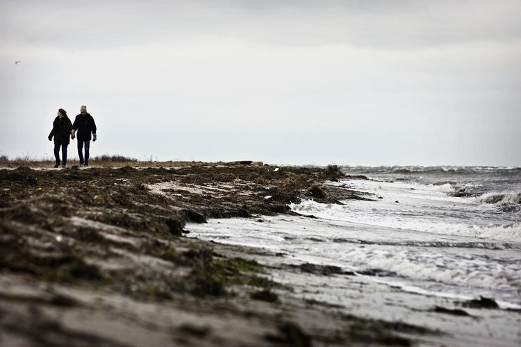 Man kan godt blive blæst igennem på en gåtur, men regn bliver der ikke meget af i de kommende dage. 