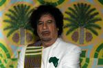 Libyens præsident Muammar al-Gaddafi opfordrer arabere til at rejse til Gaza og kæmpe. 