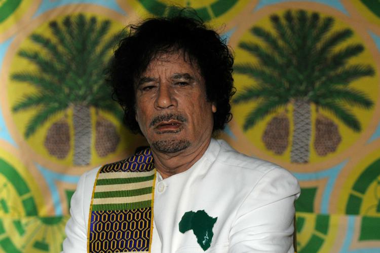 Libyens præsident Muammar al-Gaddafi opfordrer arabere til at rejse til Gaza og kæmpe. 