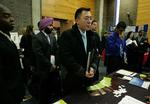 Amerikanere i kø for at tale med arbejdsgivere på en jobmesse på Rutgers Universitet i onsdags. 