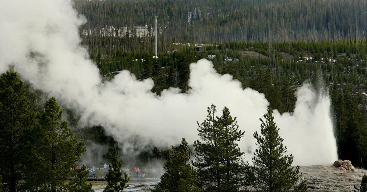 Den amerikanske nationalpark Yellowstone ligger oven på en supervulkan, der kan dække hele USA med aske, hvis den går i udbrud. Arkivfoto. 