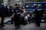 Politiet i gang med at foretage masseanholdelse i Gothersgade. 
