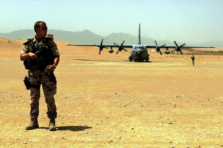 En domstol skal afgøre, om det var i orden, da Danmark i 2002 overlod afghanske fanger til USA. 