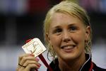Jeanette Ottesen vandt fire medaljer ved kortbane-EM i december, og i weekenden satte hun den første rekord i dansk idræt. 