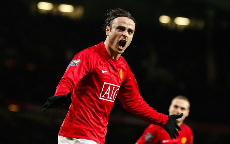 Dimitar Berbatov jubler efter at have scoret kampens tredje mål. 