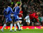 Cristiano Ronaldo fik underkendt en scoring mod Chelsea, fordi linjevogteren ikke ville acceptere den måde, United udførte en hjørnesparkskombination på. 