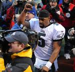 Gang på gang lykkedes det for gæsterne at holde liv i angrebsserier på tredje down, og quarterback Donovan McNabb (billedet) ramte sine receivere på lange plays. 
