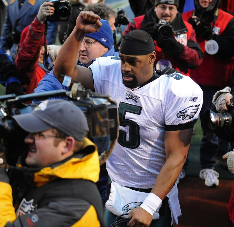 Gang på gang lykkedes det for gæsterne at holde liv i angrebsserier på tredje down, og quarterback Donovan McNabb (billedet) ramte sine receivere på lange plays. 