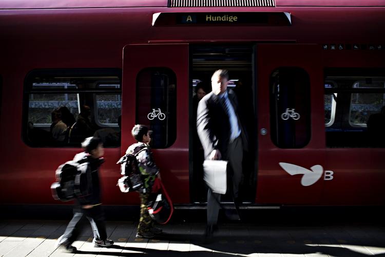 400 passagerer fik udleveret et gratis månedskort til bus og tog i hovedstadsområdet. (Arkivfoto) 