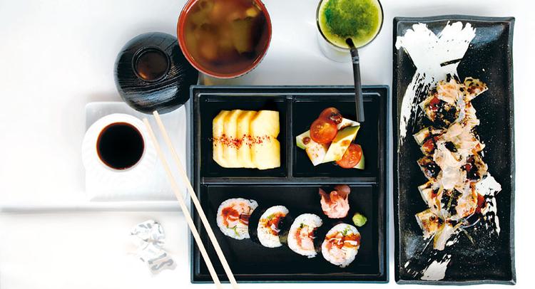 Sticks'n'Sushi serverer nu brunch på alle deres restauranter. Menuen står på blandt andet ruller med laks og omelet, misosuppe og tofusalat. 
