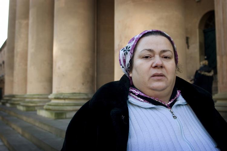 Gülsem Uzun, moren til afdøde Deniz Uzun, kræver en særlig høj erstatning, fordi hun mener, at overfaldet var racistisk. 