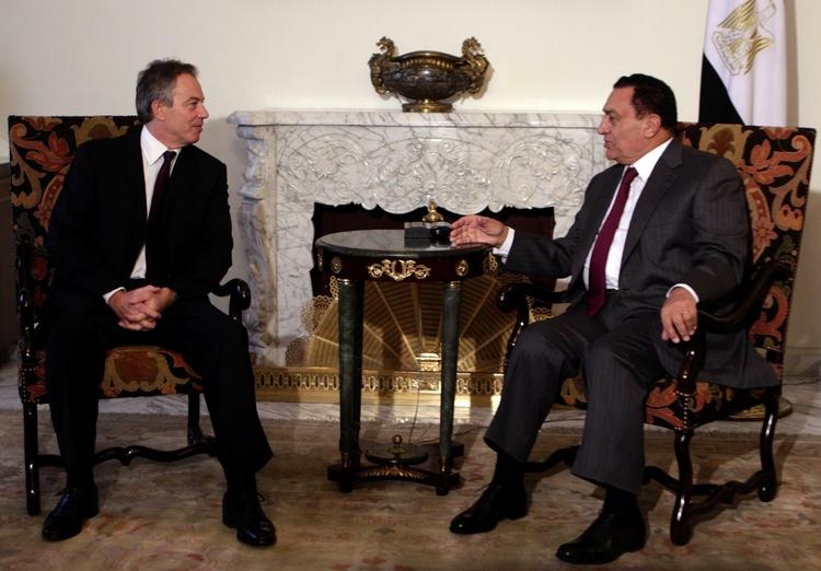 Tony Blair (tv) mødtes med den egyptiske præsident Hosni Mubarak i Cairo. 