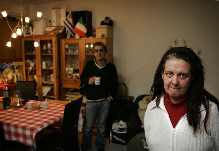 Ægteparret Ana Marino og Julio Olivera kom hertil fra Uruguay. De lever for godt 1800 kr. om måneden. Arkivfoto: Finn Frandsen 