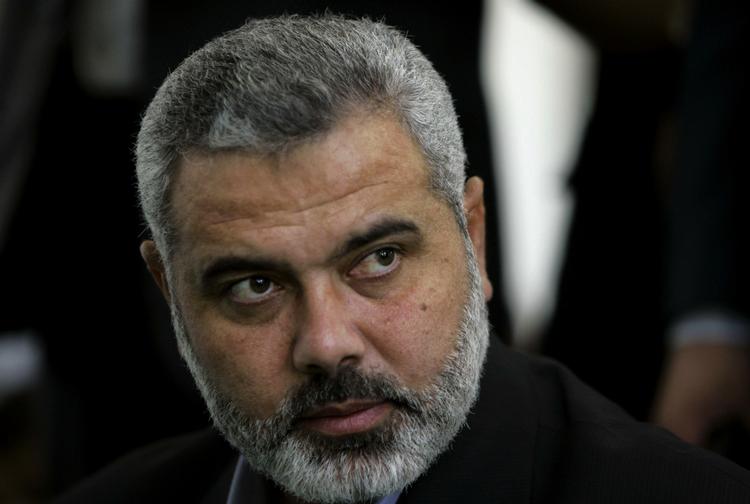 Den palæstinensiske premierminister, Hamas-leder Ismail Haniyeh, nægter at bøje sig for Israel. Om Gud vil er vi tættere på sejr, siger han i dag. 
