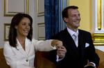 Unge par gør som prins Joachim og Marie Cavallier: De forlover sig. 