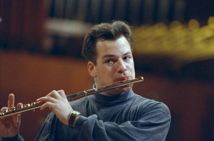 Emmanuel Pahuds fnuglette klang og perfektionistiske spil bliver i den lange længde trivielt. 