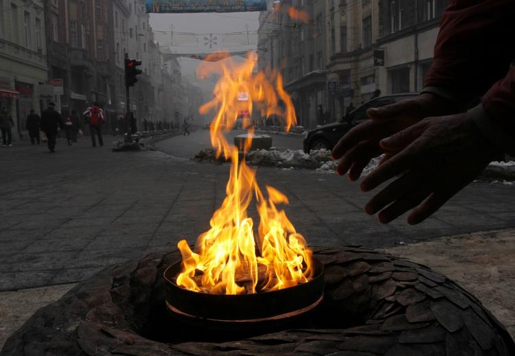 Monumentet for ofrene i 2. Verdenskrig 'Den evige ild' i Sarajevo brænder igen, efter at flammen har været slukket, efter Ruslands stop for gas til Europa efter nytår. 