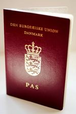 Danmark står uden for EU's samarbejde for pas, men mange venter, at Folketinget vil indføre de samme regler i Danmark. 