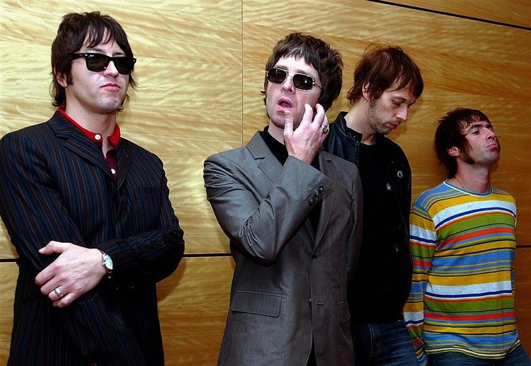 Oasis lever af referencer til Beatles, Pink Floyd og The Doors. Det havde været bedre at genopfinde sin egen storhed end at læne sig op ad andres. 