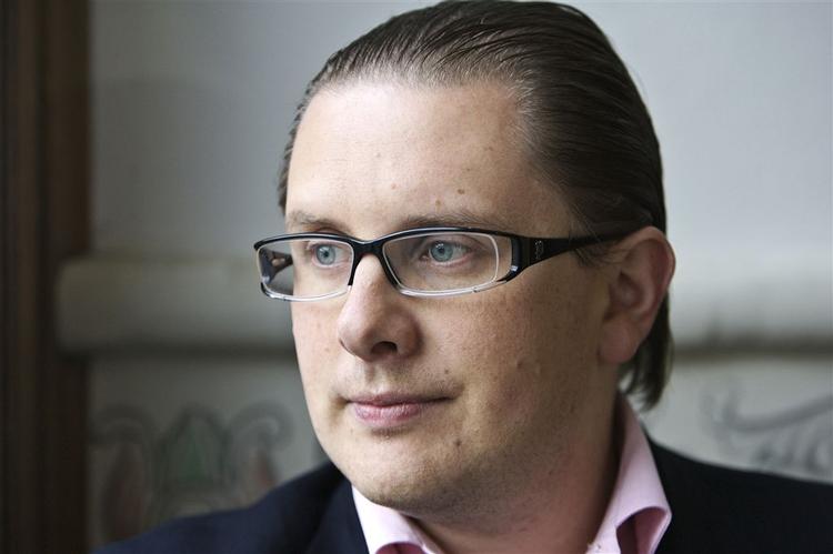 »Det Konservative Folkeparti er gud, konge, fædreland og 24-års-regel. Og sådan er jeg ikke«, fastslår 30-årige Simon Emil Ammitzbøll. 